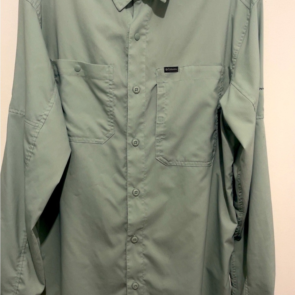 Columbia Garish- Green Lightweight Shirt w/ Omni- shade material